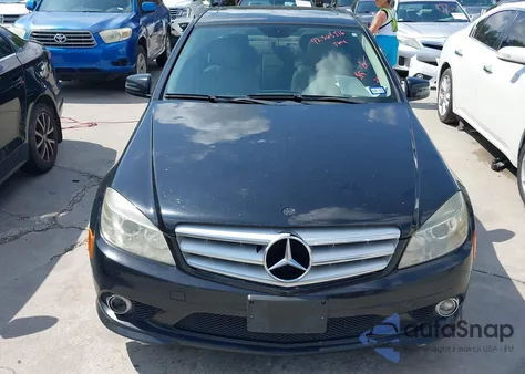 2010 Mercedes-Benz C 300 Luxury/Sport z USA, uszkodzony, nr VIN WDDGF5EB3AF495139